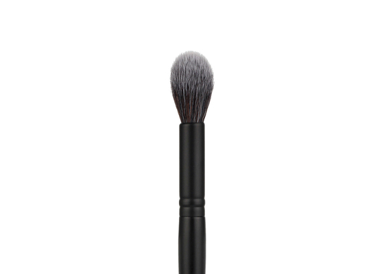 فرشاة هايلايتر مستدقة دقيقة من Vonira Beauty Pro