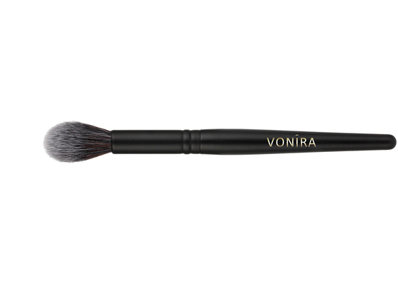 فرشاة هايلايتر مستدقة دقيقة من Vonira Beauty Pro