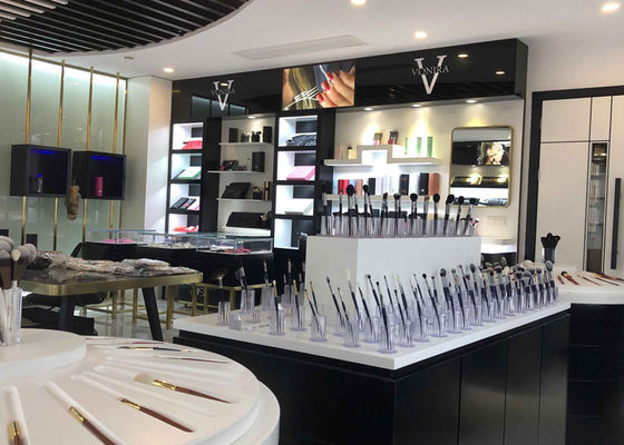 فرشاة هايلايتر مستدقة دقيقة من Vonira Beauty Pro