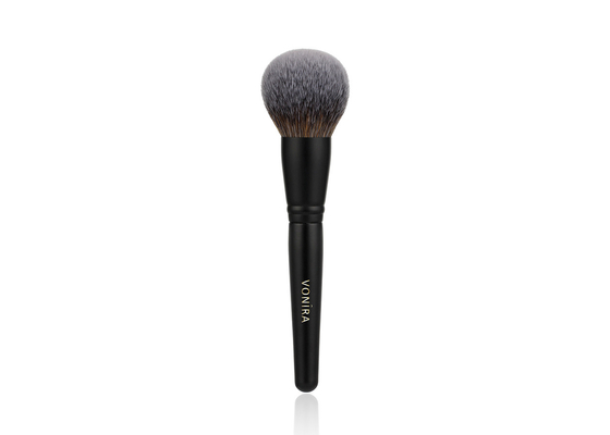 فرشاة بودرة مستديرة فضفاضة من Vonira Professional Complexion مع مقبض خشبي غير لامع نحاسي
