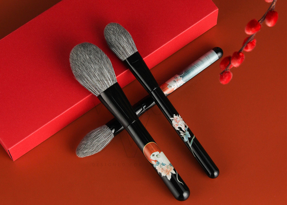 فرشاة مكياج نباتية مضادة للبكتيريا ومستدامة للبودرة بألياف الذرة ومقبض خشبي من خشب البتولا اللامع